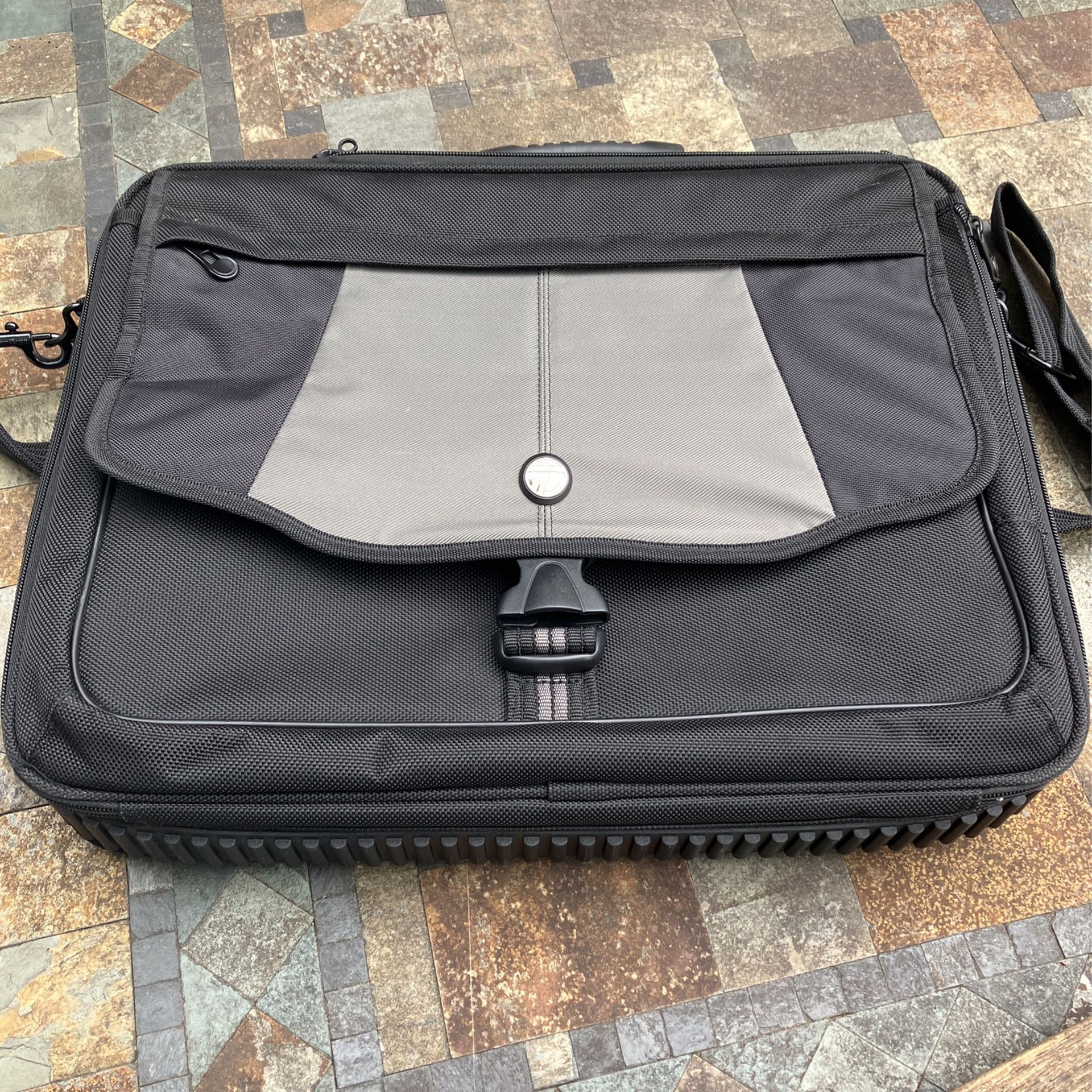 Standard Notebook Carrying Case, 