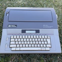 Smith Corona Typewriter SD680 Word Processing Typewriter (Used)