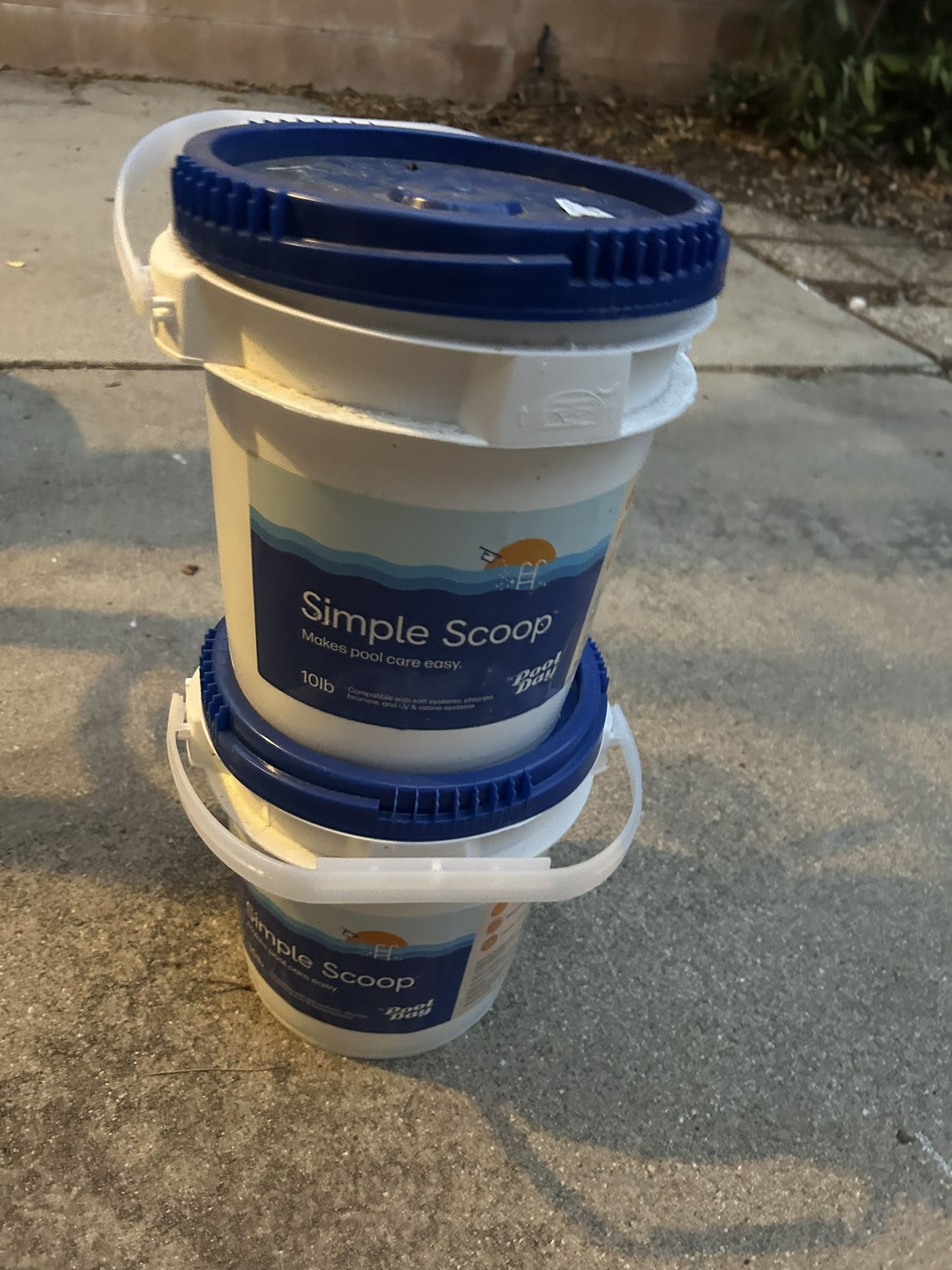 Simple scoop makes pool care easy. 10 pounds compatible with salt systems chlorine and ozone systems. One bucket is sealed the other one is half used.