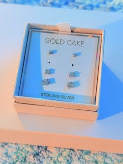 Gold Cake Earrings Set