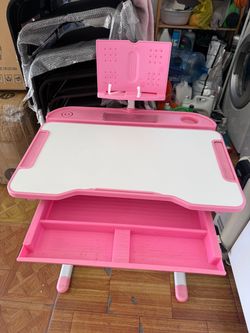 Adjustable kids desk