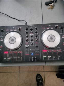 Mezcladora Serato Pioner
