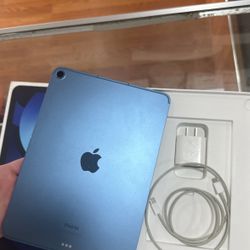 iPad Air 5th Generation 64GB Wifi Cellular Used With Accessories 