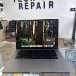 Apple Macbook Pro 16” M1 Pro, 1TB SSD, 32gb RAM, Apple Care!