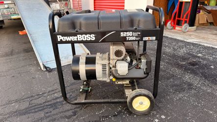 PowerBoss 5250W Portable Gas Generator – Briggs & Stratton – Working