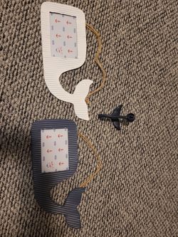 WHALE WALL HOOK AND 2 HANGING FRAMES