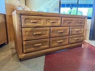 VAUGHAN OF VIRGINIA Solid Oak Eight Drawer Dresser