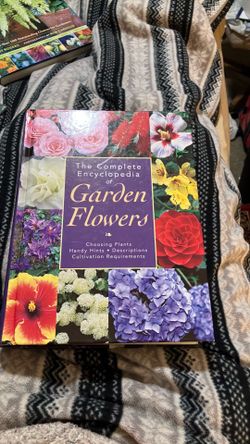 BOOK : The Complete Encyclopedia Of Garden Flowers