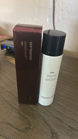 Hourglass Veil Soft Focus Setting Spray