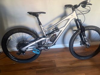 YT  mountain bike