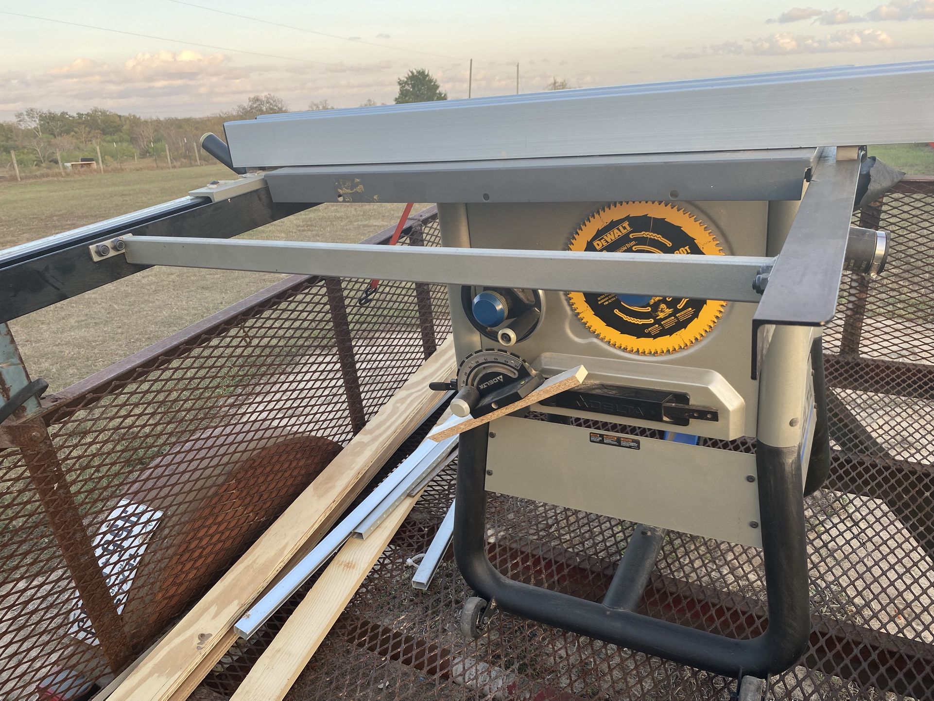 Table Saw With Full accessories and wood