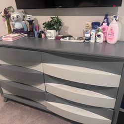 Dresser & 2 Nightstands