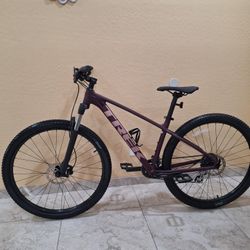 TREK MARLIN 6 MOUNTAIN BIKE 29 ER LIKE NEW ( CHECK MY OTHER BIKES )