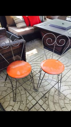 (2) sweet metal chairs