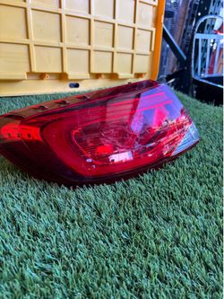 2016 Chrysler 200 Driver/Left Side Tail Light