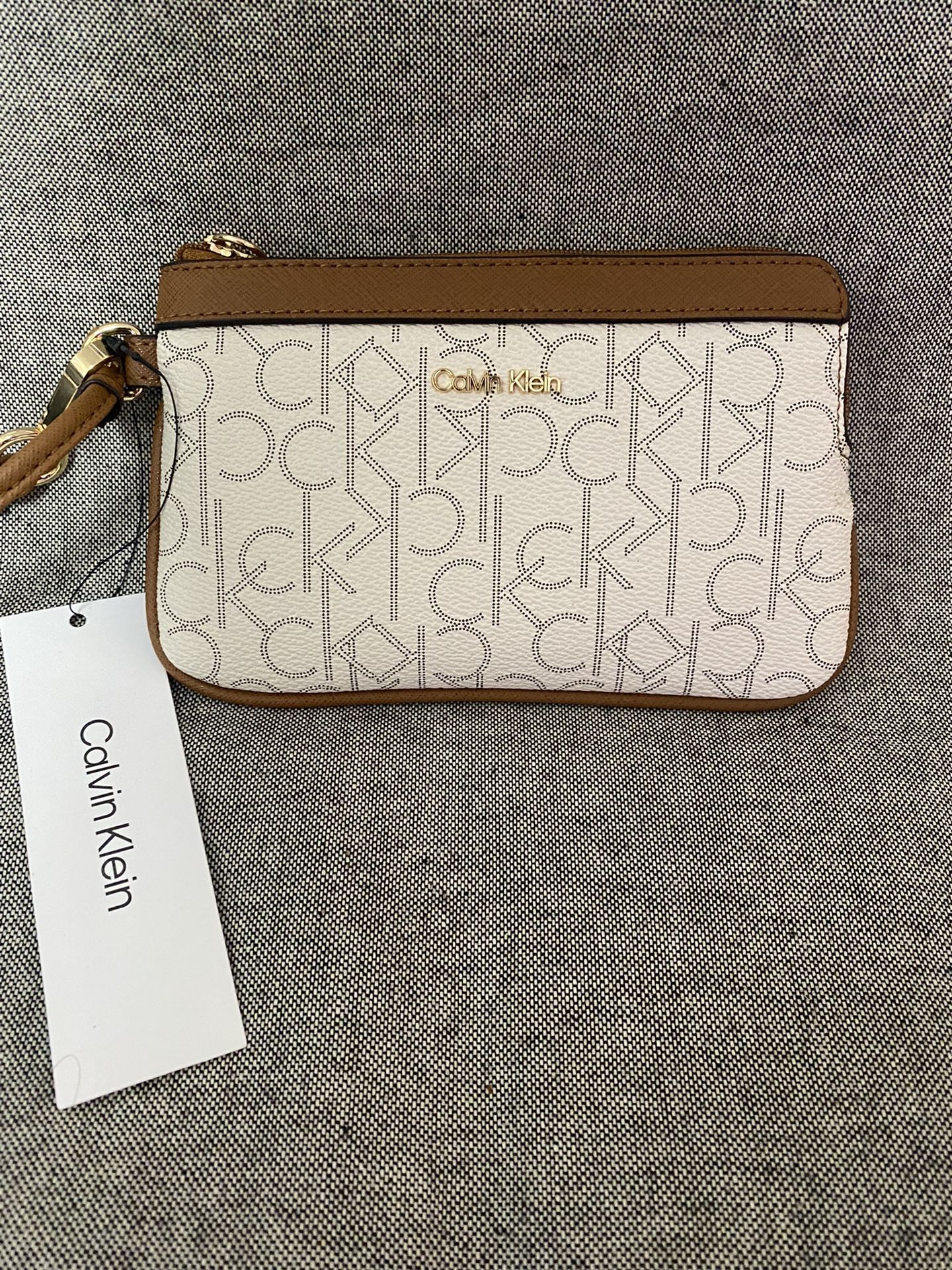 Calvin klein wristlet pouch hotsell