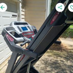 Sole F-60 TREADMILL WITH ONLY 40.13 HRS and 143 MILES OF USAGE 