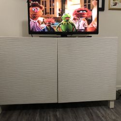 TV Stand/Entertainment Center 