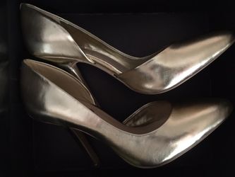 New BCBG gold heels size 7