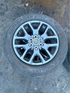 Toyota Tundra Platinum Wheels and Tires