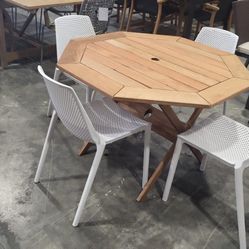 BRAND NEW OCTOGONAL TABLE 47" WITH 4 RECYCLED RESIN STACKABLE CHAIRS

