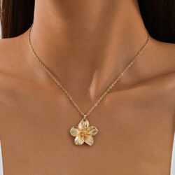 Women’s Gold Plated Flower Pendant With Chain 
