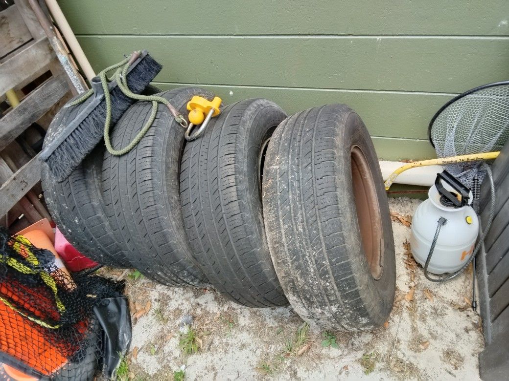 4 Tires 2_70R45_16 With. Rims 100$ Fi