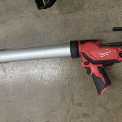 $199 OBO Milwaukee 2442-21 M12 20oz. Aluminum Barrel Sausage Style Caulk/Adhesive Gun W Battery