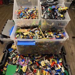 Legos (Star Wars , Jurassic Park,Avengers and Much More Over 130 Pounds