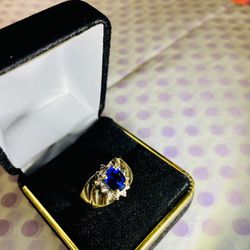Blue Sapphire 10 K Yellow Gold  Ring  Oval Cut With Floral Halo  Size 7 