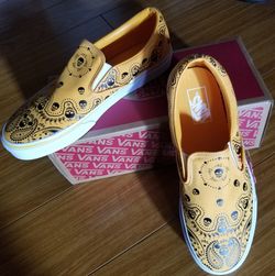 New Yellow VANS Skull n Paisley Design Sz.9.5