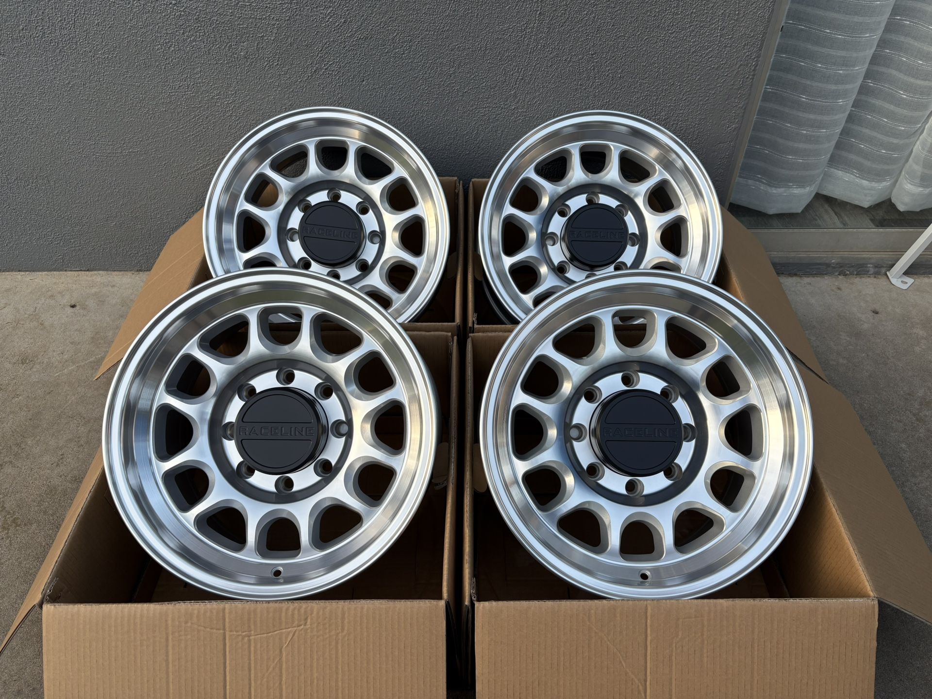 17” INCH RACELINE ROGUE MACHINED CLEAR COAT POLISHED OFF ROAD WHEELS/RIMS 8x6.5 CHEVY GMC RAM 2500