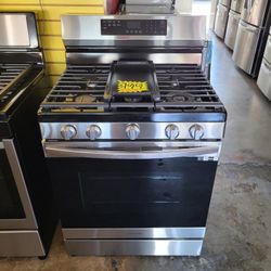 New Samsung 5 Burner Gas Stove With Air Fry 30" Wide