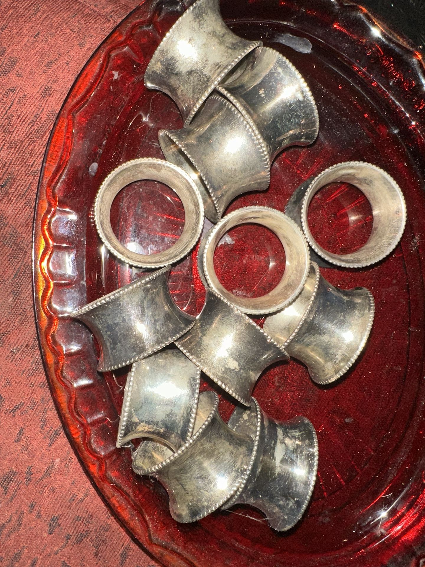 12 Silver / Beaded Edge Napkin Rings. Polish Up Beautiful