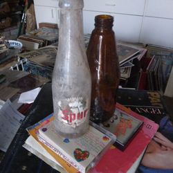 VINTAGE CANADA DRY SPUR BOTTLE 