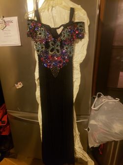 Size 8 dress. Make offer. Comes in bag
