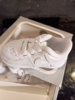 NIKE CRIB INFANT AIR FORCE 1 2C SHOES. AGE GROUP 0-9 MONTHS