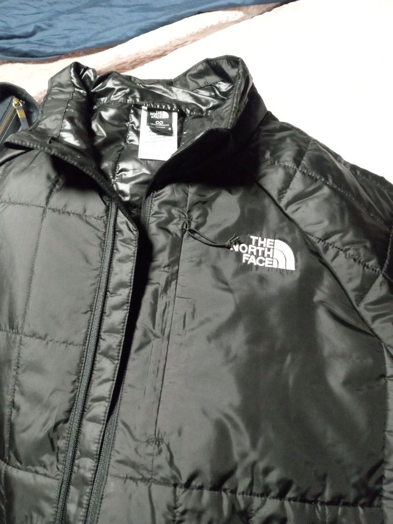 NWT Black, No Hood, North Face Size Large Down Jacket $75