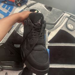 black jordan 4s