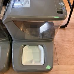 Dog Feeder