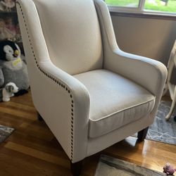 2 White Chairs 