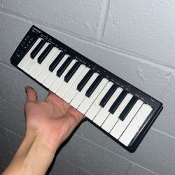 Midi Keyboard (like New)