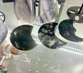 moon shape tumbled crystal stones