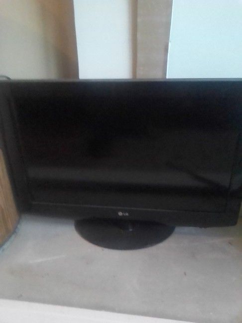 LG 32 inch TV