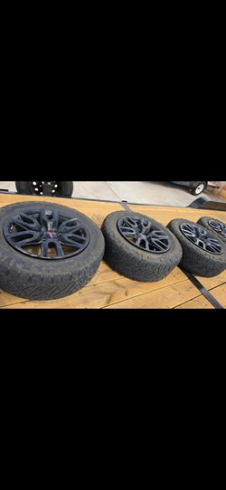 2020 Gmc Sierra 1500 elevation 20" wheels and tires