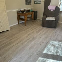 Laminate flooring installer READ DESCRIPTION