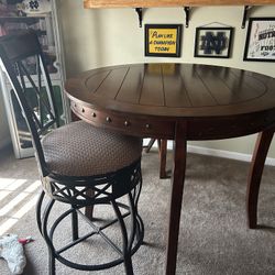 Table And 3 Barstools 