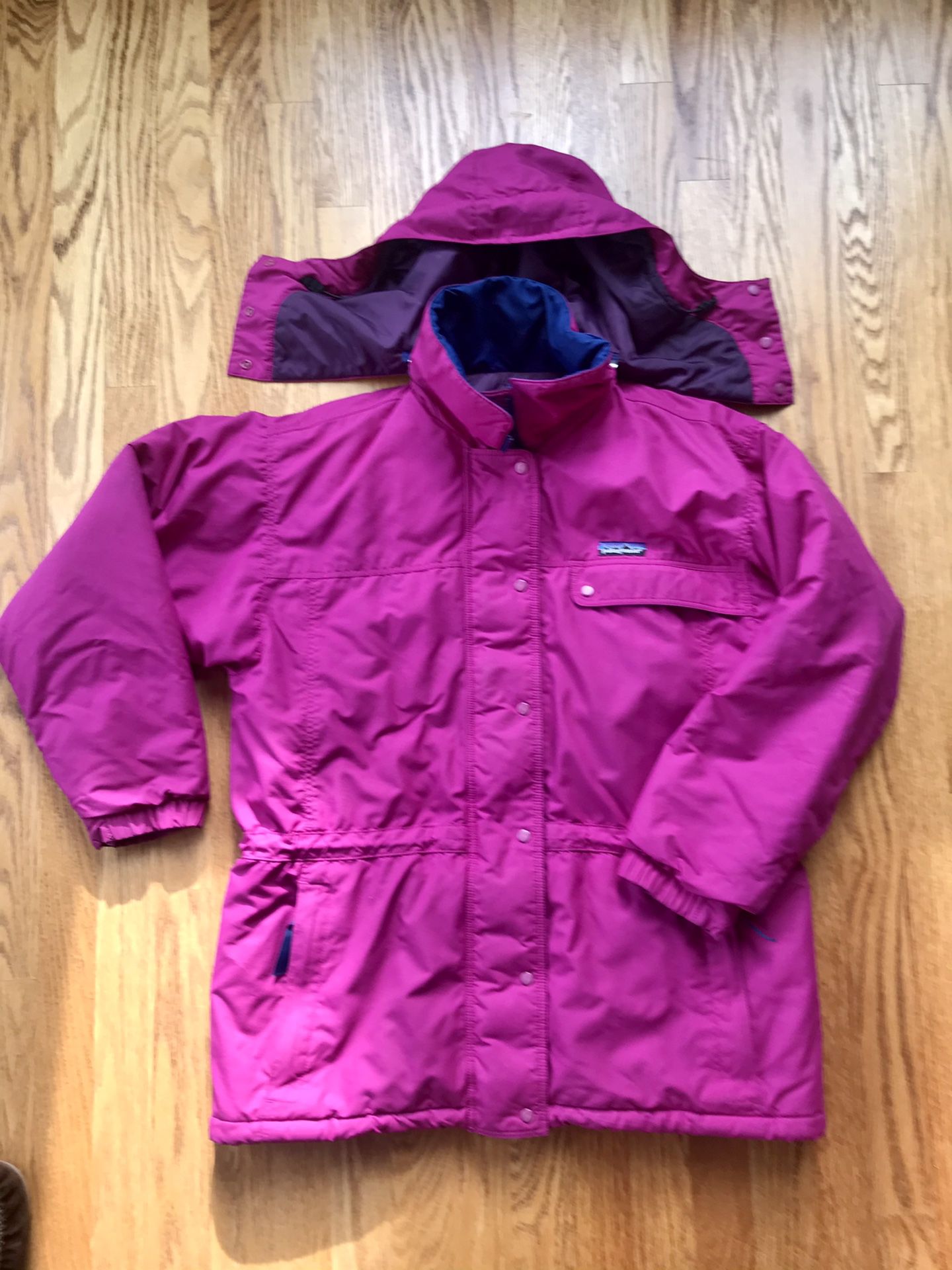Patagonia Winter Jacket - Women’s Size 10 - With Zip-off hood