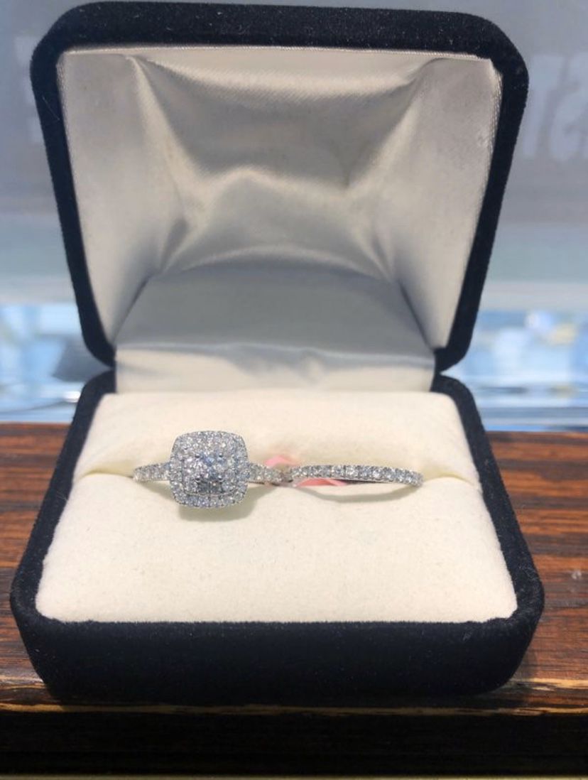 2pc Engagement and Wedding ring set! (1CT Diamond)10k Gold