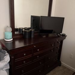 Cal King Bedroom Set With Desk